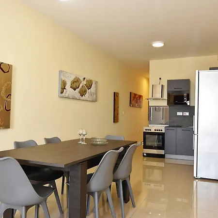Apartman 101 Moroni By Cast Renting Gżira
