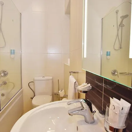 101 Moroni By Cast Renting * Gżira