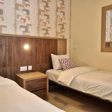 101 Moroni By Cast Renting Gżira