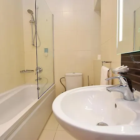 101 Moroni By Cast Renting * Gżira