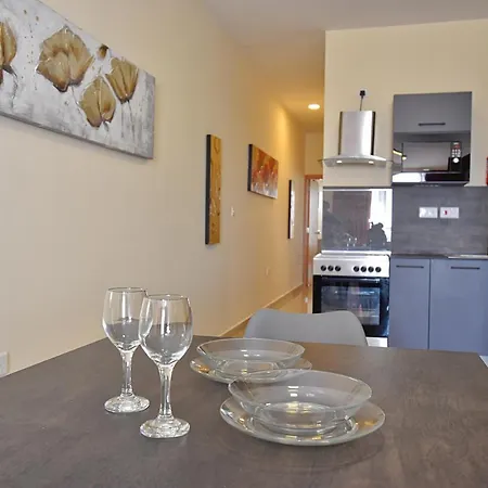 101 Moroni By Cast Renting * Gżira